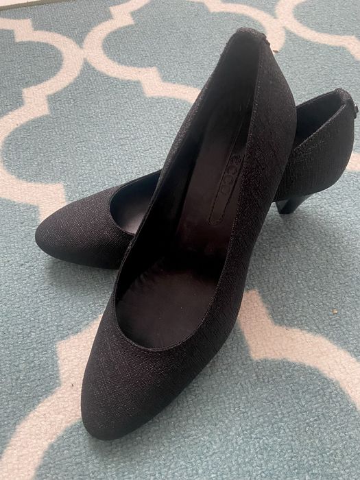 Продам нові жіночі туфлі Ecco