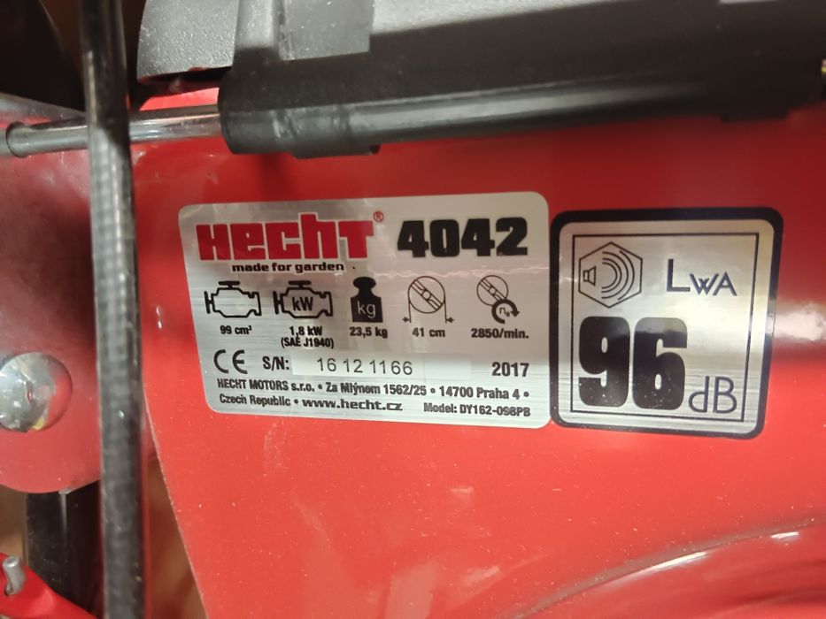KOSIARKA Spalinowa do trawy HECHT 4042 LEKKA MOCNA  szerokość 41cm
