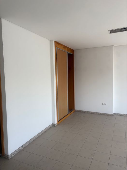 Arrendo prédio com 8 salas