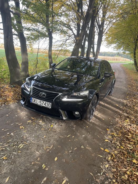 Lexus IS