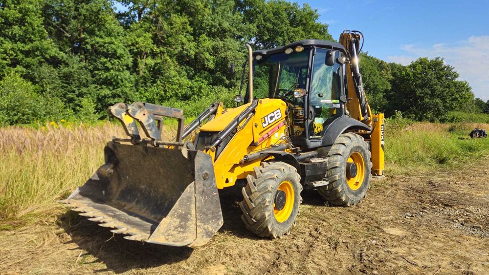 Wynajem koparko-ładowarki JCB 3CX z operatorem