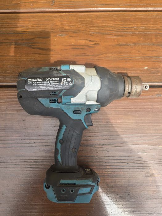 MAKITA DTW 1001 klucz udarowy 3/4, 2 baterie 5.0Ah, ladowarka