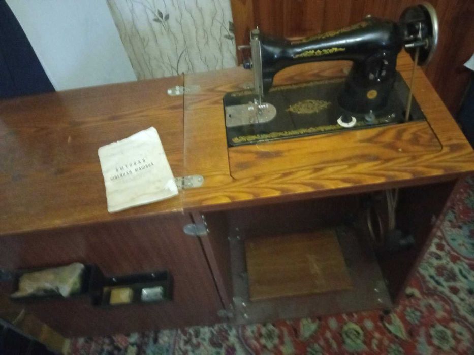 Швейна машина ножна