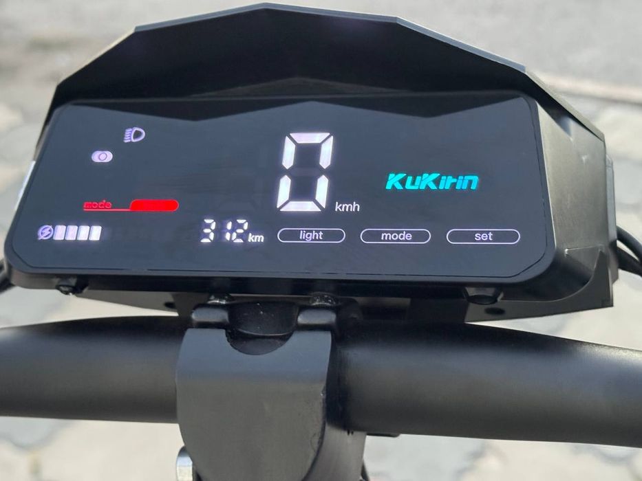 у продажі електро самокат kukirin g2