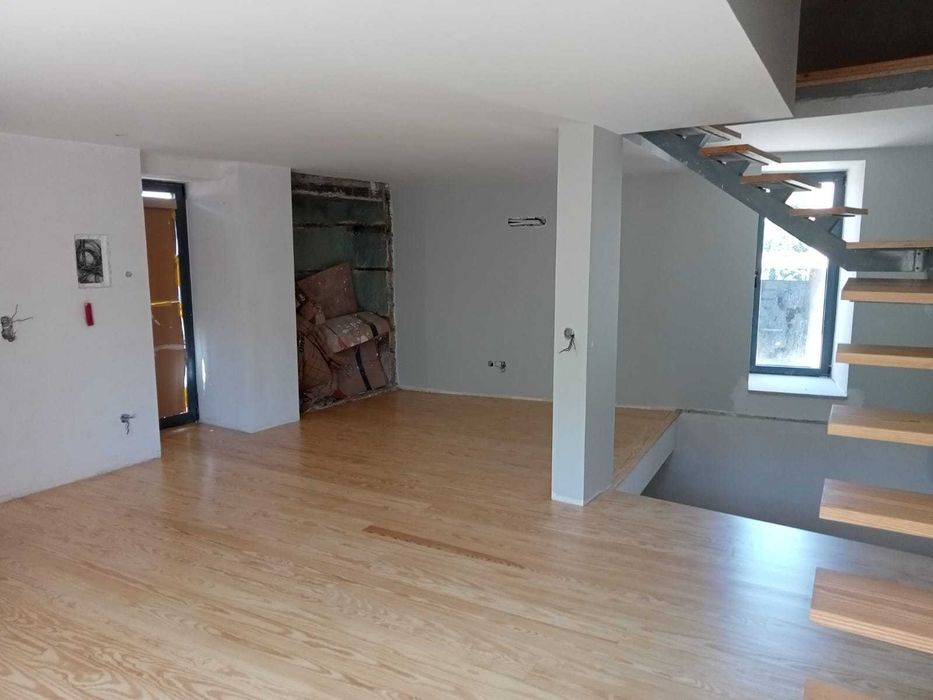 Afagamento e envernizamento soalho de madeira