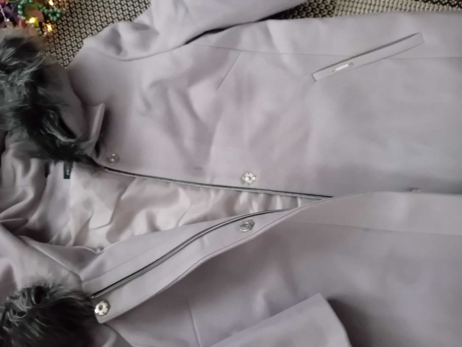 Płaszcz z futerkiem odpinanym