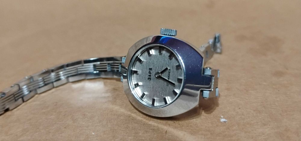 Zegarek Damski ZARIA zarja 17 kamieni b.dobry stan