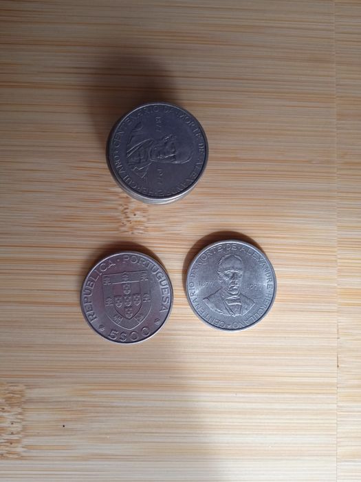 Moedas antigas de escudos