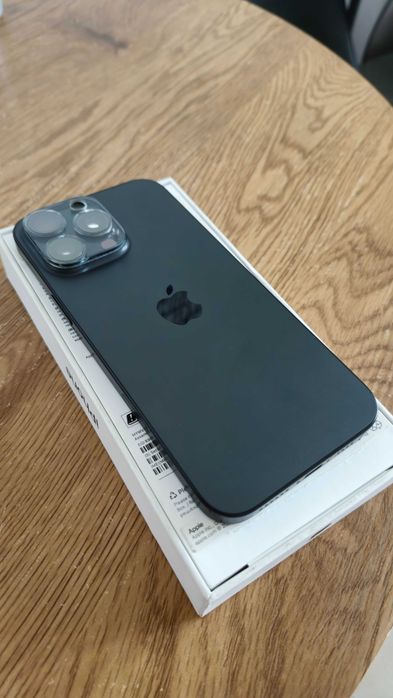 Apple iPhone 16 Pro Max 256 Gb Black Titanium Neverlock Повний комплект, як новий + оригінальні чохли + додаткові захисні стекла, Батарея 95%