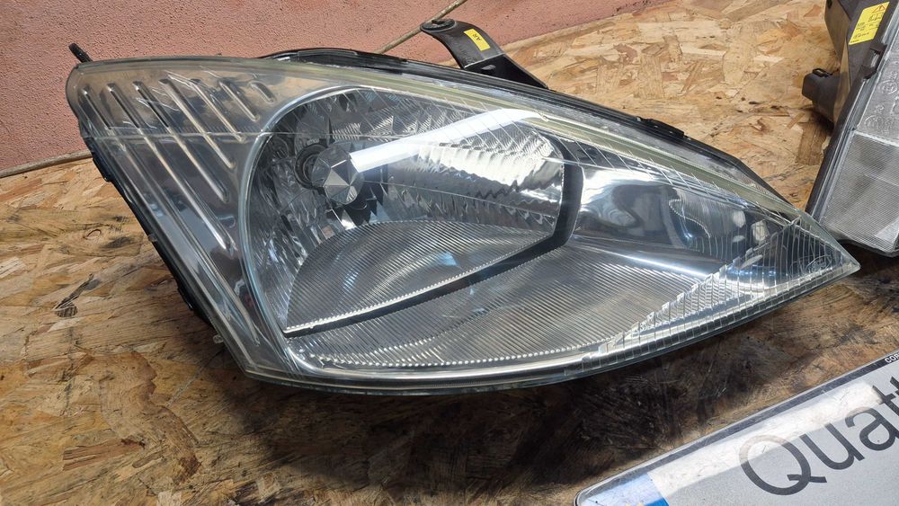Oticas Farois Esquerdo Direito Ford Focus MK1 1998 a 2004 Originais Excelente estado