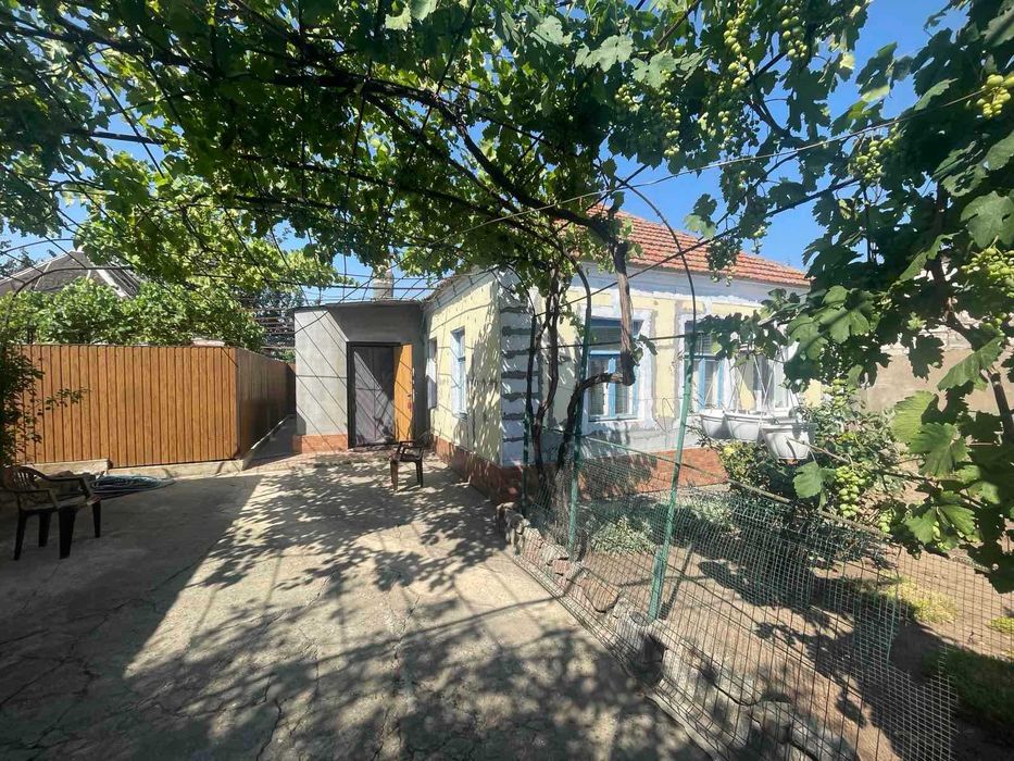 Продаю ½ будинку. Водопій. Окремий двір. Гараж