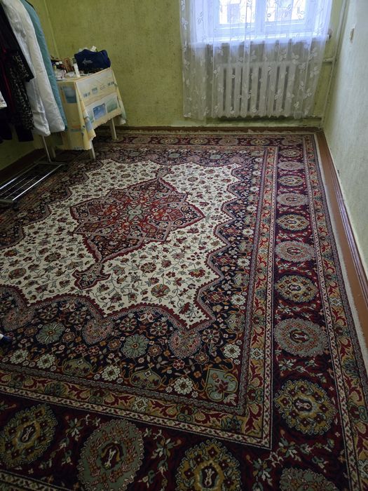 Килим великий на підлогу