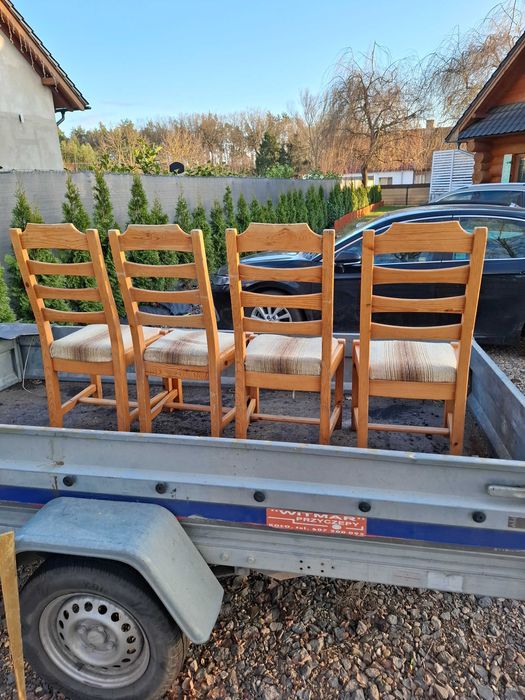 Krzesła cztery Sosnowe