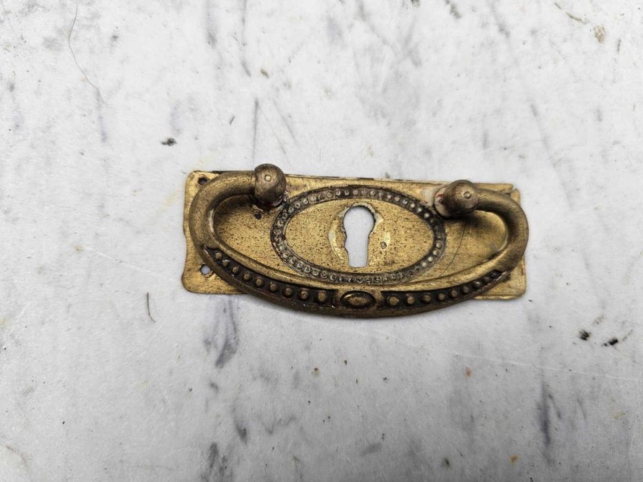 Przedwojenny mosiężny szyld,uchwyt do mebel