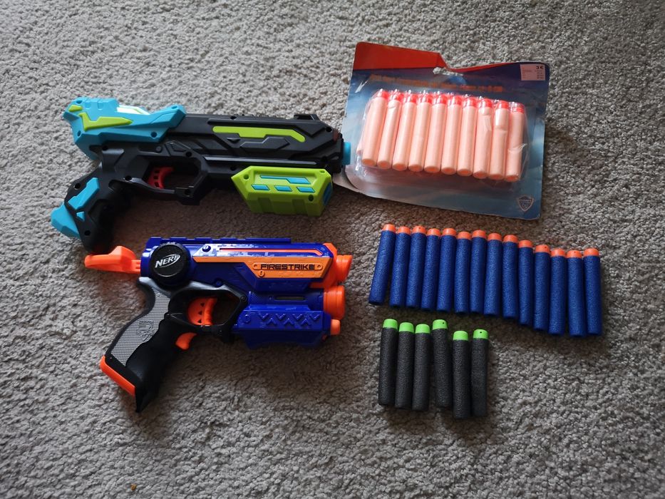 Zestaw 2 pistolety zabawki:Nerf firestrike i inny plus naboje. Gratis