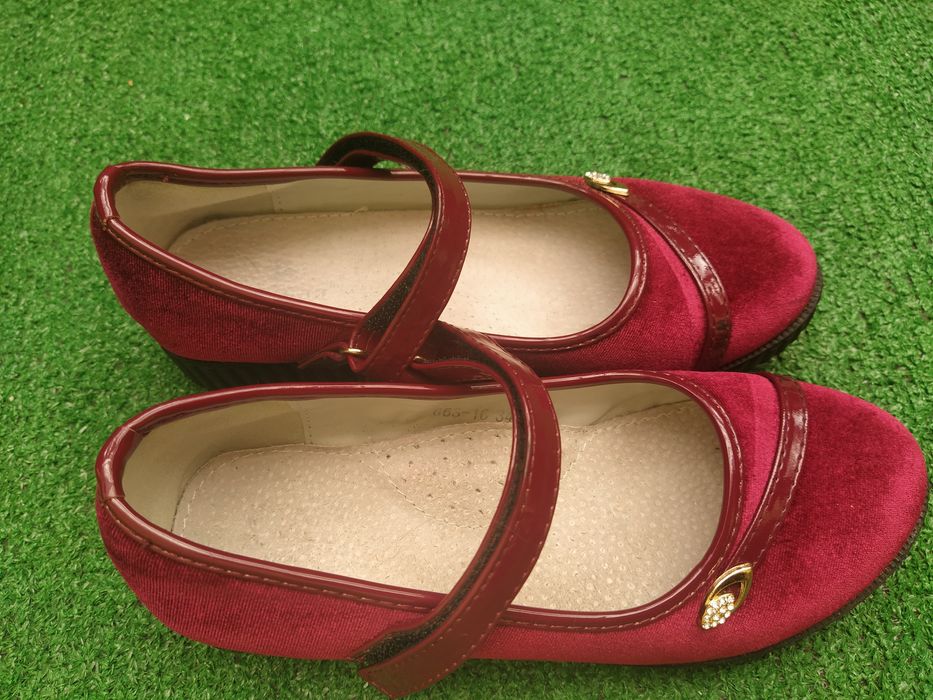 Взуття для дівчаток