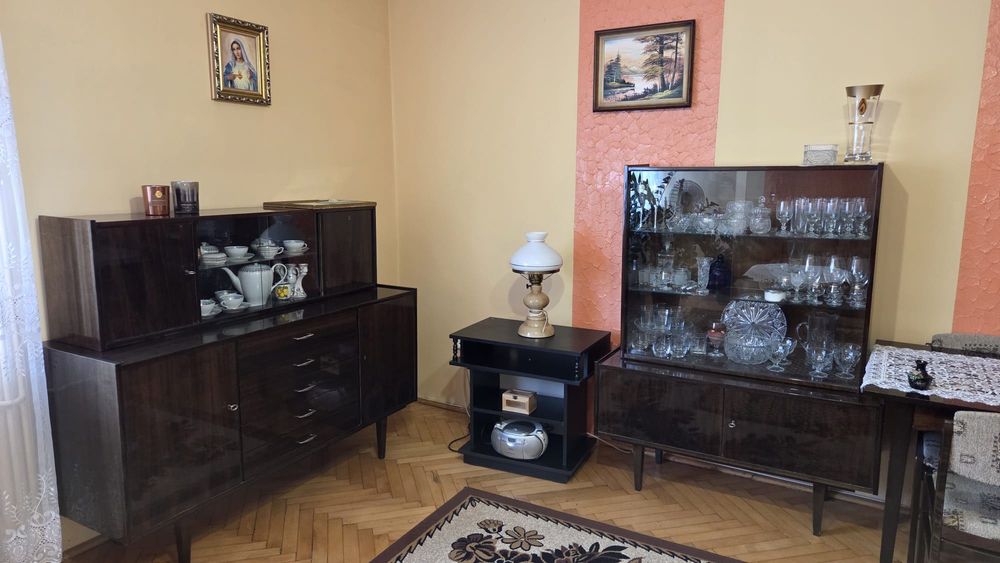 Meble PRL komplet – kredens, witryna, szafa, stół + 6 krzeseł