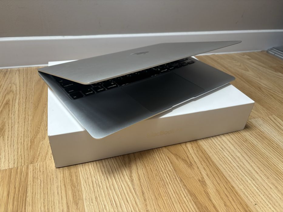 Ноутбук Macbook Air 2020 Retina 13-inch Silver [ 256 SSD / 8 GB ]