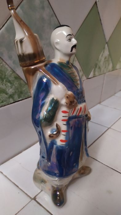 Статуетка фарфорова