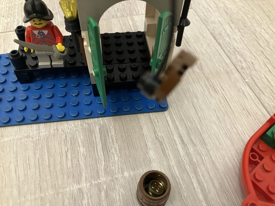 Lego system pirates 6244 - Armada Sentry