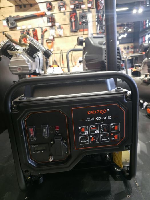Інверторний бензиновий генератор DNIPRO M GX-30iC