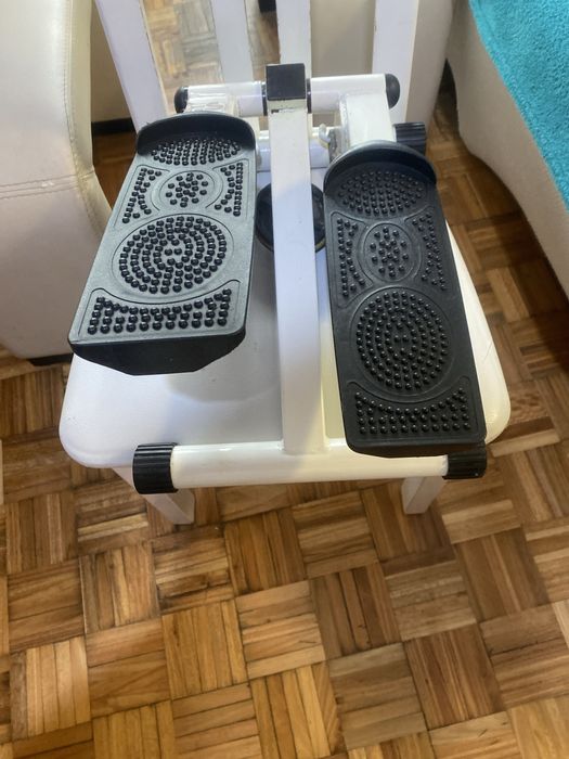 Aparelho para ginásticas nas p.     pernas  ótimo para o dia dia