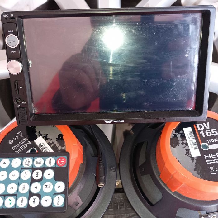 Radio nowe pilot i glosniku dwa przednie dwa tylne