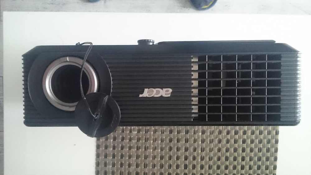 Zamienię projektor multimedialny na Lornetkę