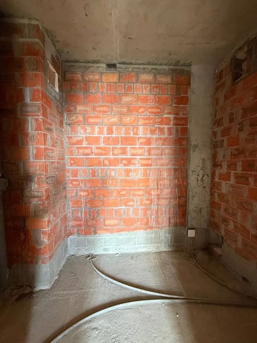Продаж 1-к 47 м2, без ремонту ЖК Славутич