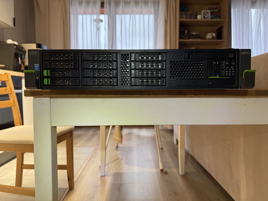 Fujitsu PRIMERGY RX300 S8 | 2× Xeon E5-2697 v2 | 128 GB ECC | 2× 400 GB Enterprise SAS SSD RAID1 | 24C/48T