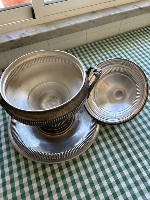 Terrina com prato em casquinha