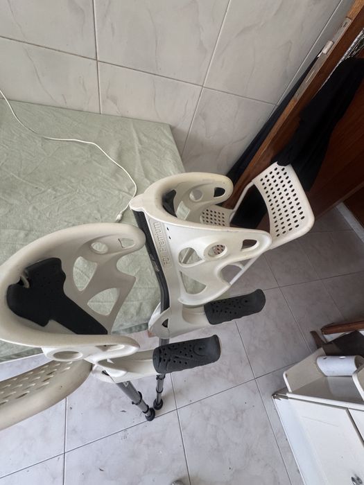 Muletas novas - par medicas