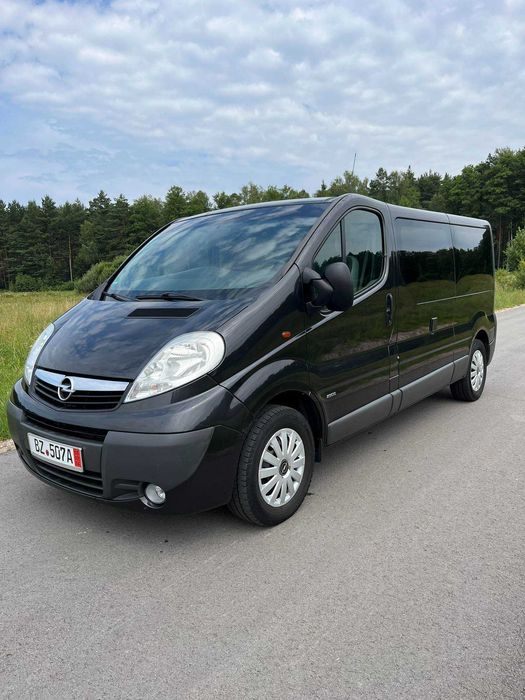 Opel Vivaro 2.0 115 koni 2013 rok 9 osób