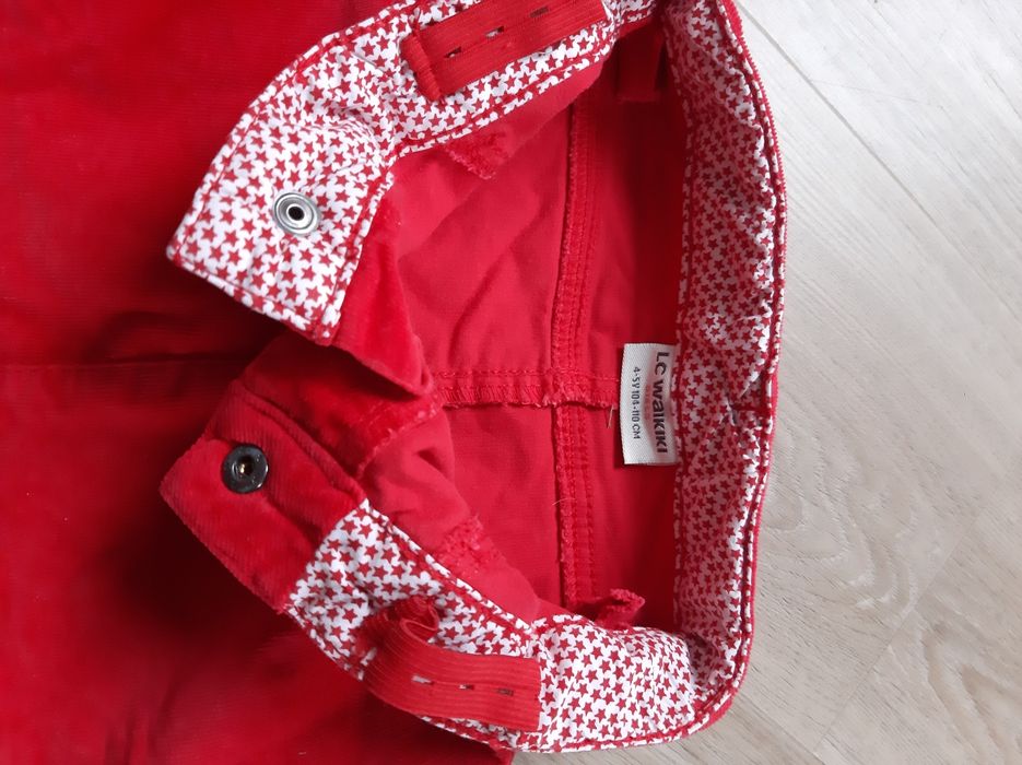 Śliczne spódniczki stan idealny 104/110 tiulowa i czerwona