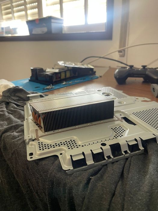 PS4 Pro 2TB (firmware 11.00, ler descrição)