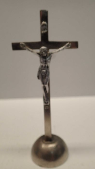 Crucifixos antigos em metal