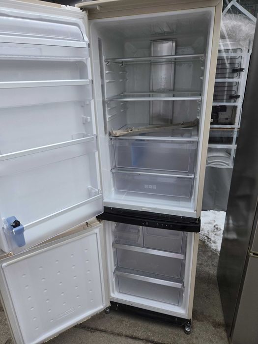 JANKI, ul. Wspólna 6 Lodówka Sharp OBUSTRONNE otwieranie