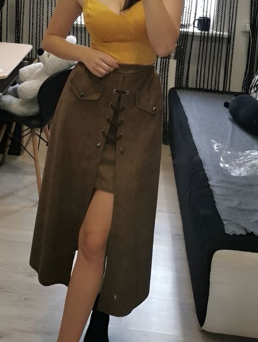 Коричнева спідниця