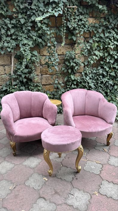 Гарнитур антикварный, резное дерево, ткань меняли год назад, Италия,