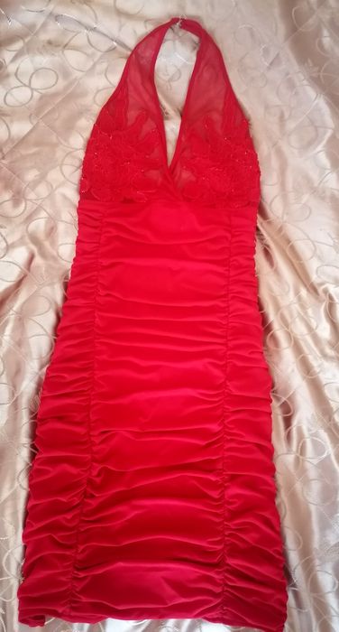 Подається коктельна сукня