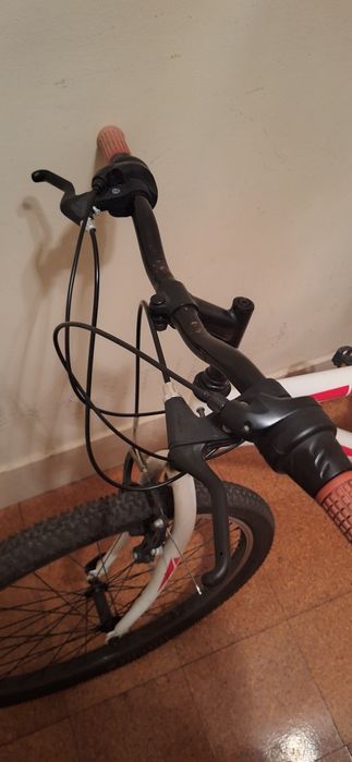 Bicicleta branca btt