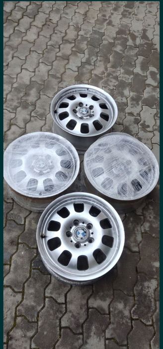 Jantes carro 15 e 16 conforme fotografias
