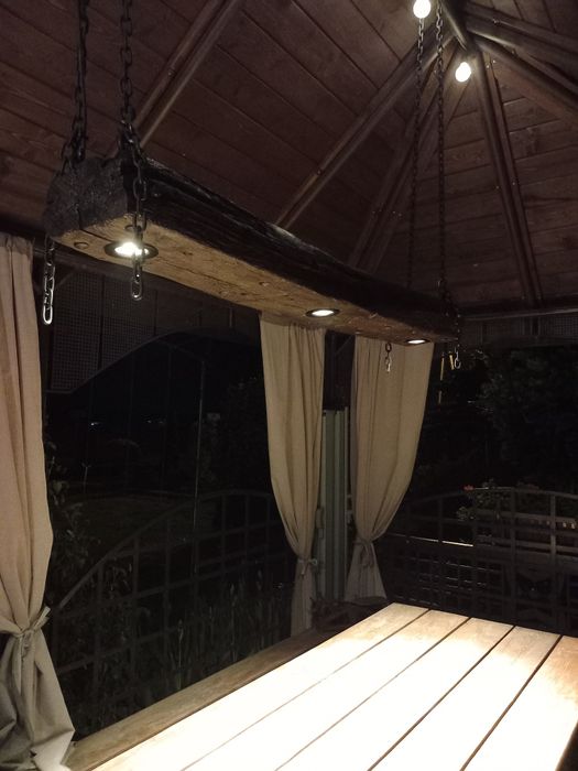 Lampa ze starej kłody pod altanę lub do domu