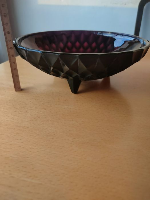 Conjunto de taças em vidro castanho.