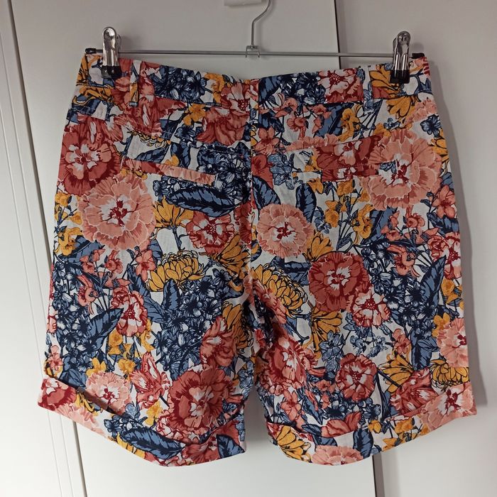 ESMARA. Nowe spodenki z lnem w kwiaty r 38