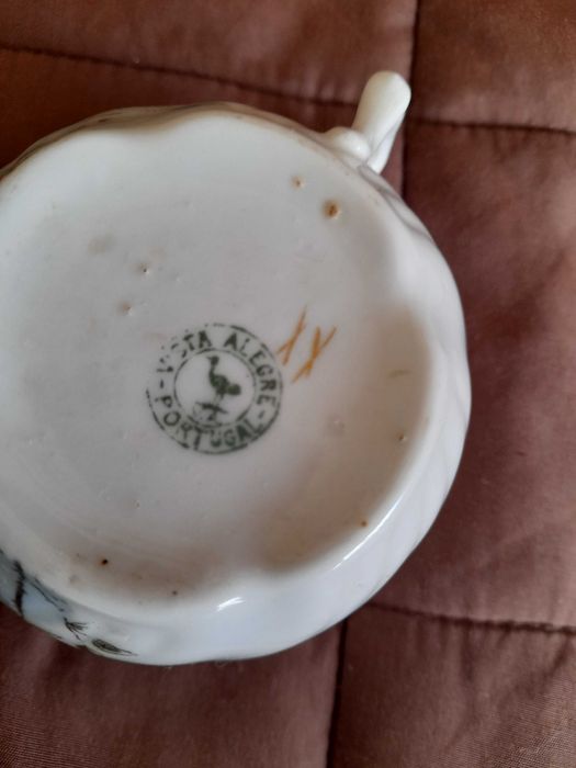 Pires + Chávena em Faiança da Vista Alegre --Muito antiga