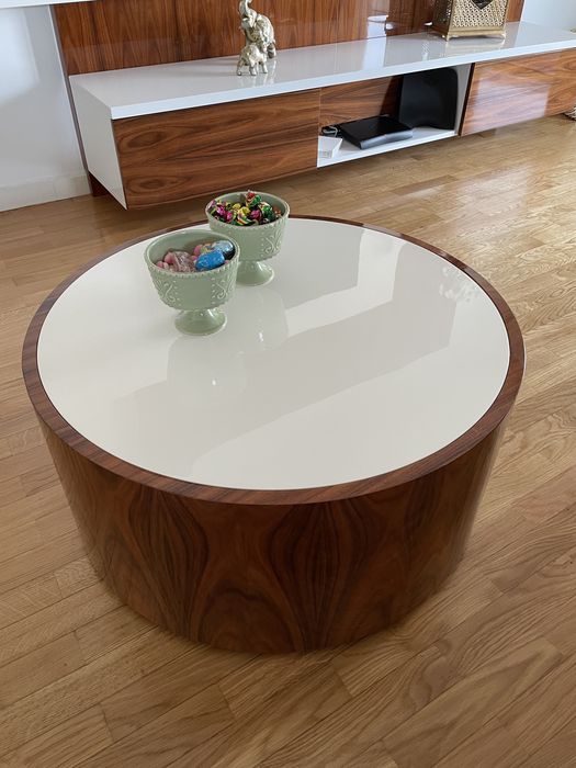 Móvel Sala Estar Lacada Alto Brilho Branco e Pau Ferro