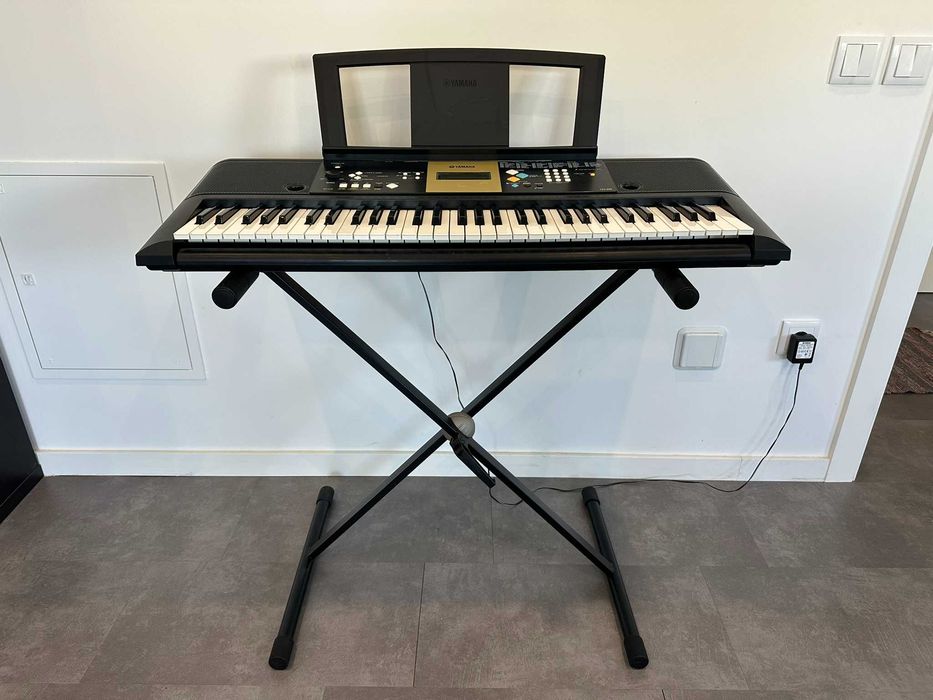 Yamaha YPT-220 Teclado