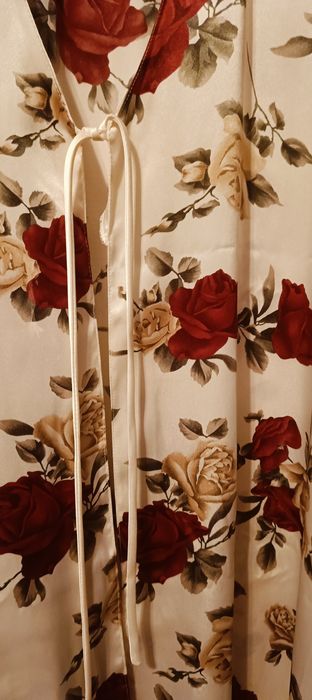 Elegancki Szlafrok w róże, rozmiar M/L