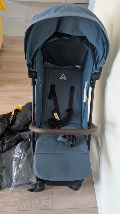 Коляска візок дитячий прогулянковий візочок 
Продаж можливий.